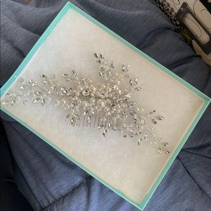Bridal headpiece silver with pearl.Never been worn